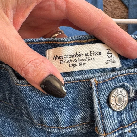 Abercrombie Fitch Curve Love The 90s Relaxed High Rise Jeans Raw Hem Crop 37 - Picture 3 of 7